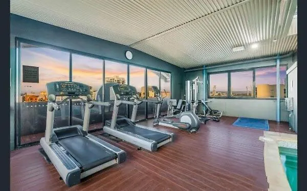 Cozy 2-Bedroom Apartment With City Views 珀斯