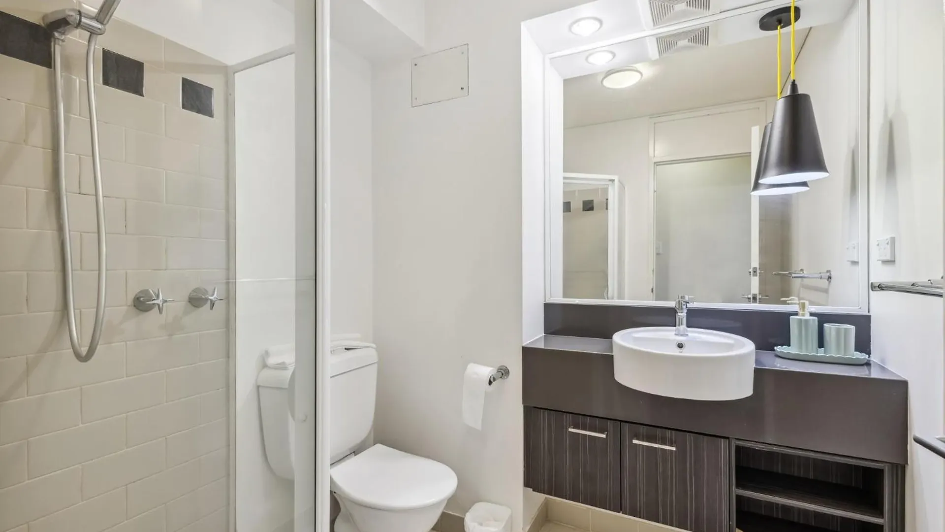 Cozy 2-Bedroom Apartment With City Views 珀斯 0*,