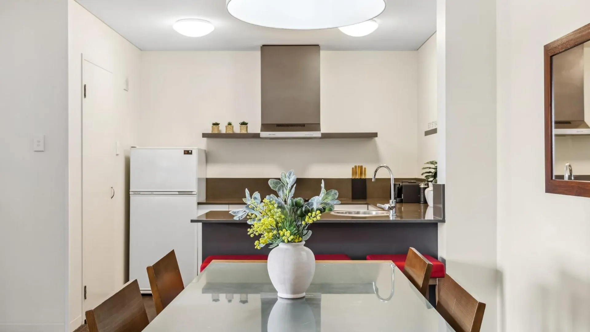 Cozy 2-Bedroom Apartment With City Views 珀斯