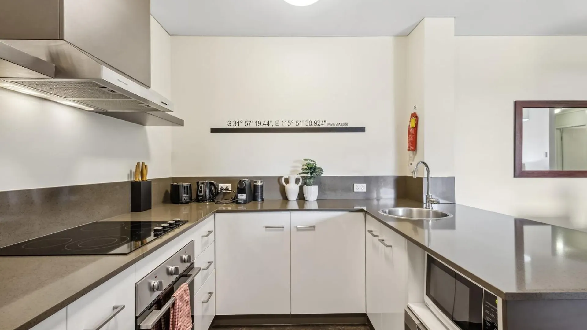 Cozy 2-Bedroom Apartment With City Views 珀斯