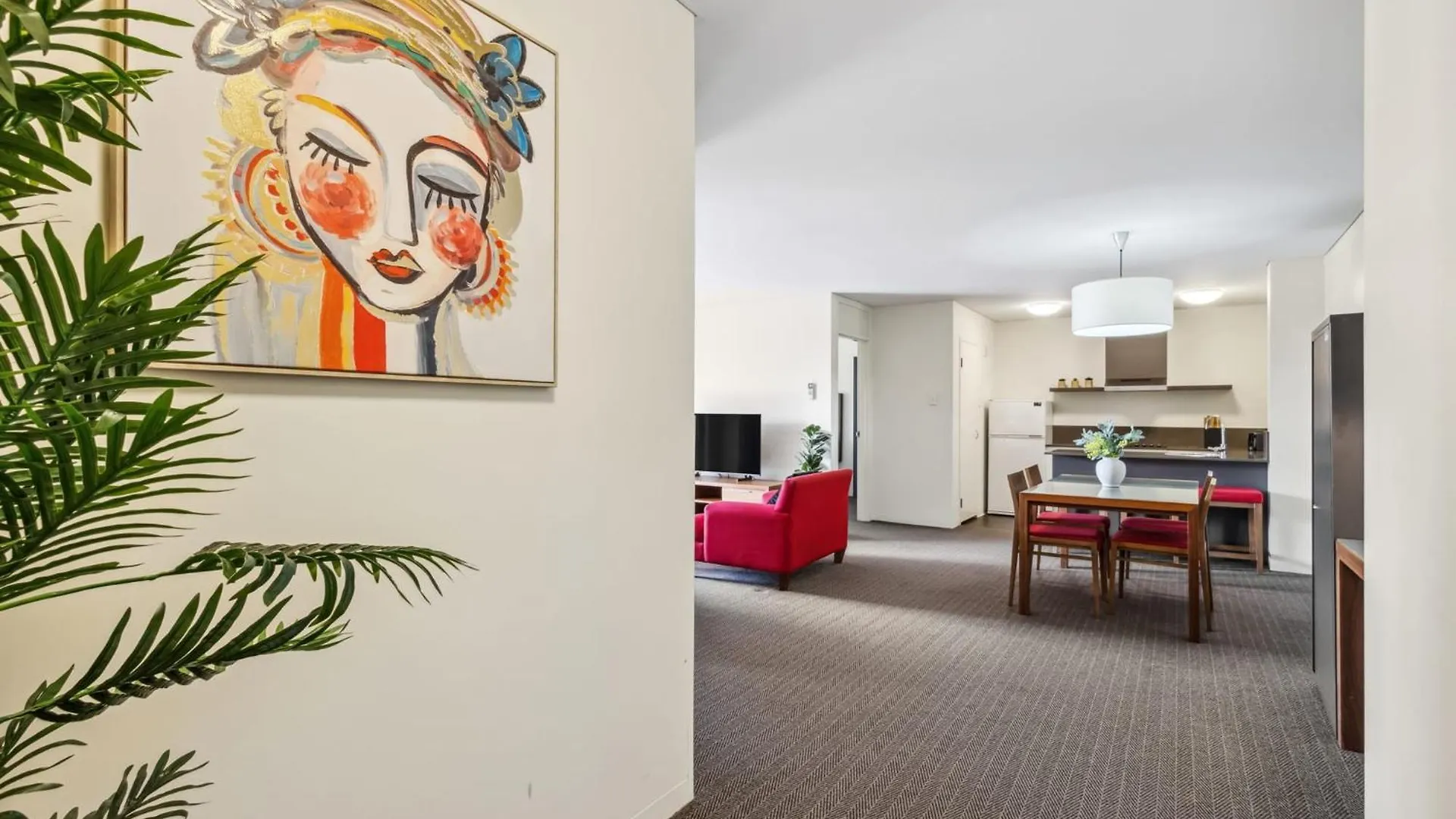 Cozy 2-Bedroom Apartment With City Views 珀斯