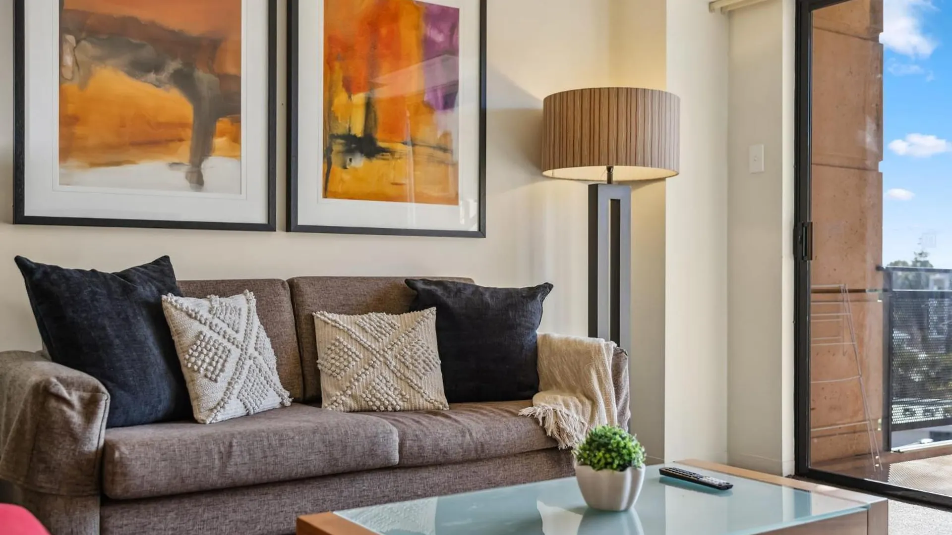 Cozy 2-Bedroom Apartment With City Views 珀斯